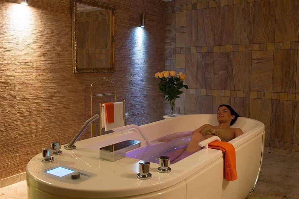 Aquarell Hotel Цеґлед Екстер'єр фото
